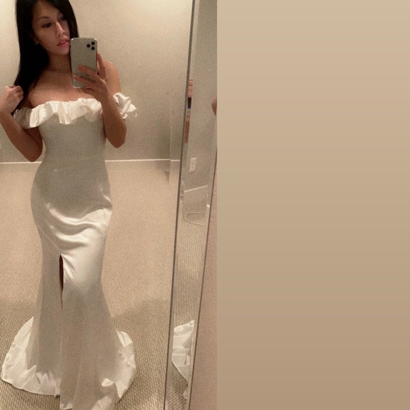 White ruffle off shoulder gown - Picture 7 of 9